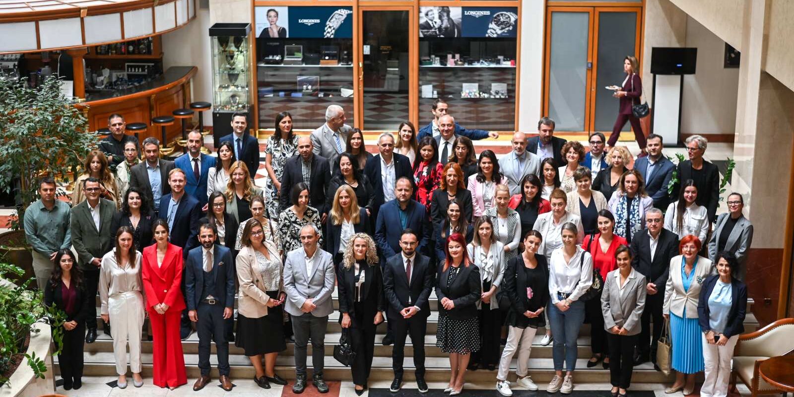 1727422440160-1600×800